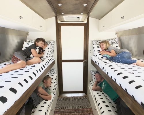 kids on bunk beds with beddy's bedding